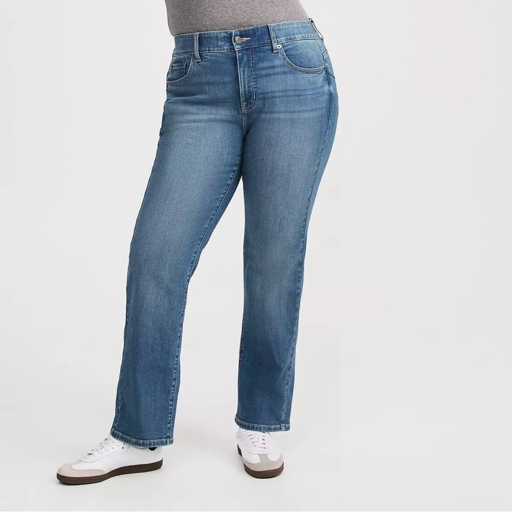 Torrid Size 22R Bombshell Medium Blue Relaxed Straight Leg Denim Jeans